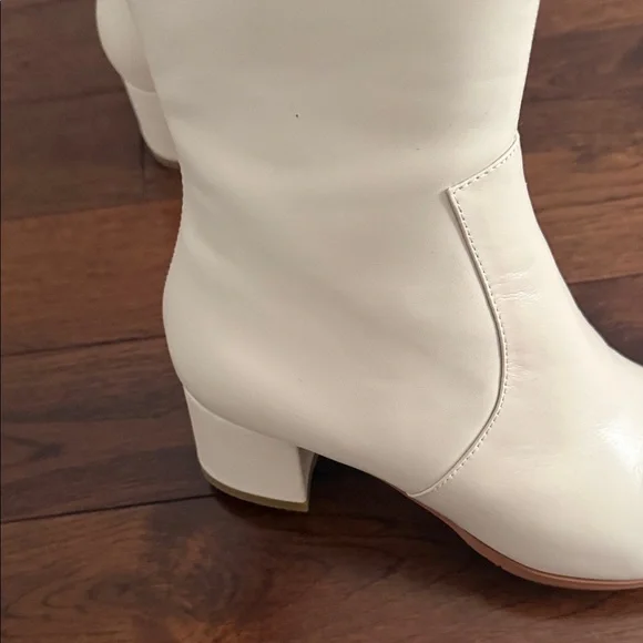 BN Women's Knee High Cream Leather Boots with Pointed Toe - Picture 5 of 8